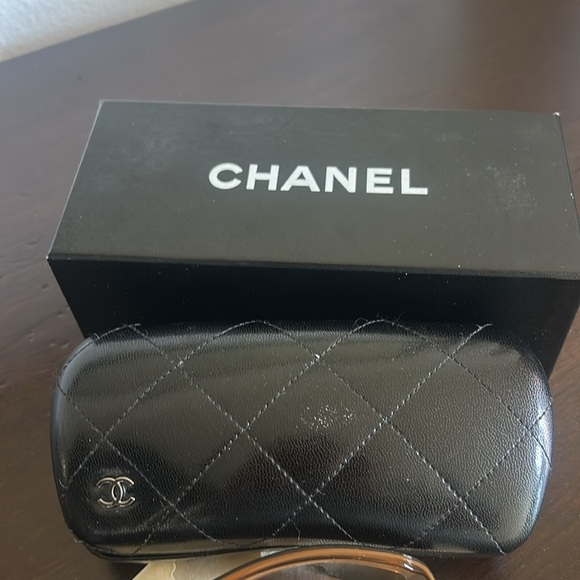 CHANEL sunglasses, tortoise Shell excellent condition - Picture 5 of 6